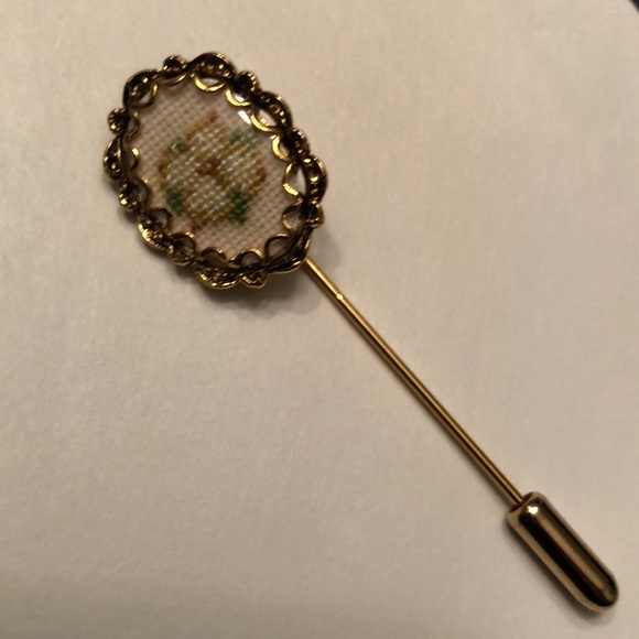 Vintage Petit Point Needlepoint Gold Tone Lapel Pin Hat Pin Brooch - #420 - Picture 2 of 5